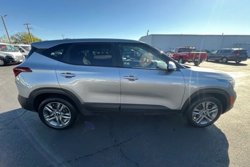 2021 Kia Seltos LX photo 1