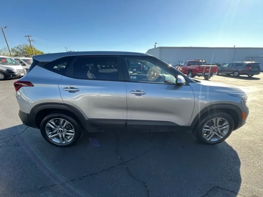 2021 Kia Seltos LX photo 1