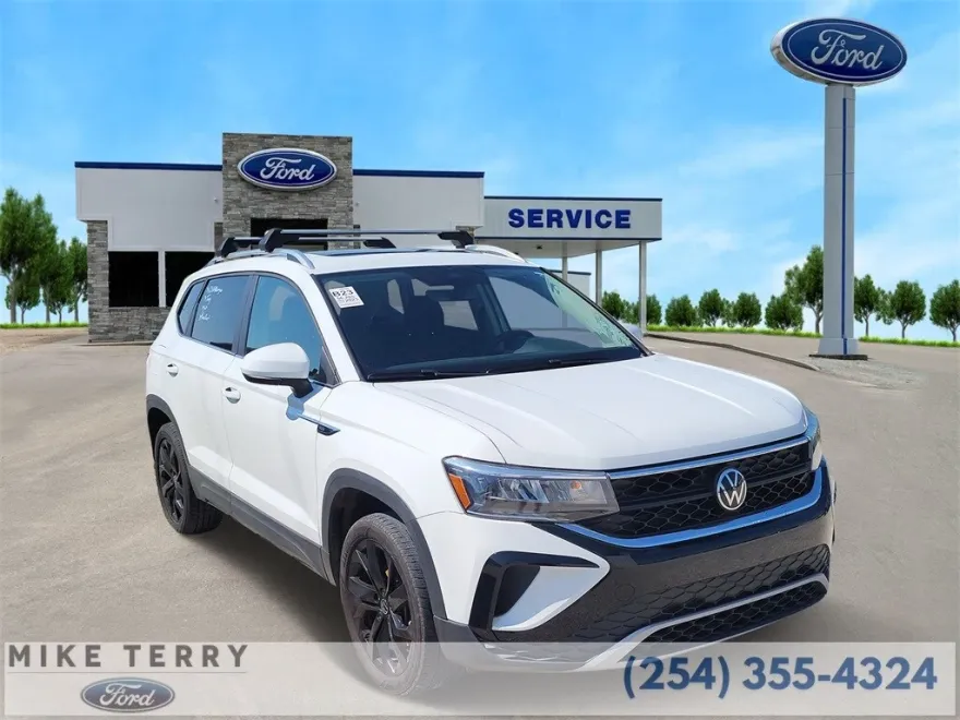 2023 Volkswagen Taos SE photo 1