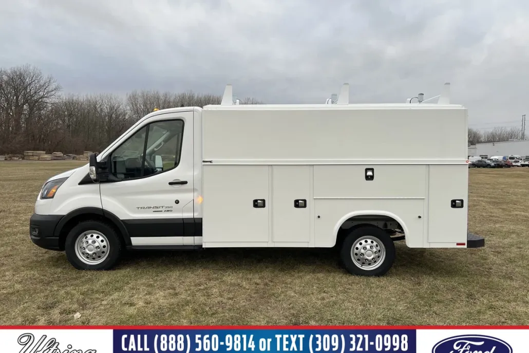 2024 Ford Transit Cutaway photo 1