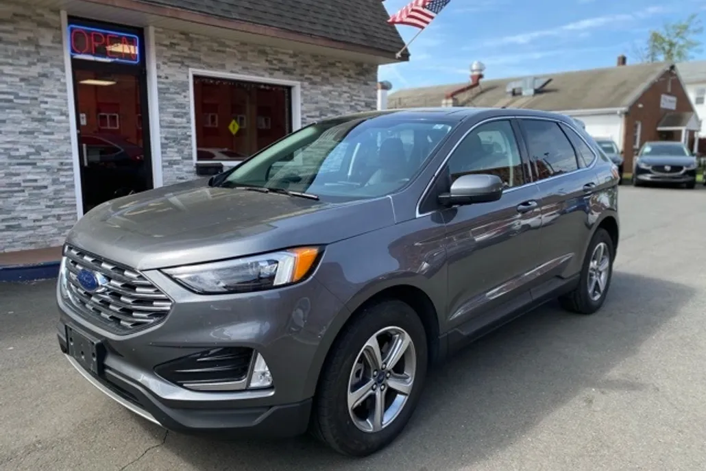2022 Ford Edge SEL photo 1