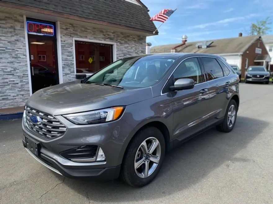 2022 Ford Edge SEL photo 1