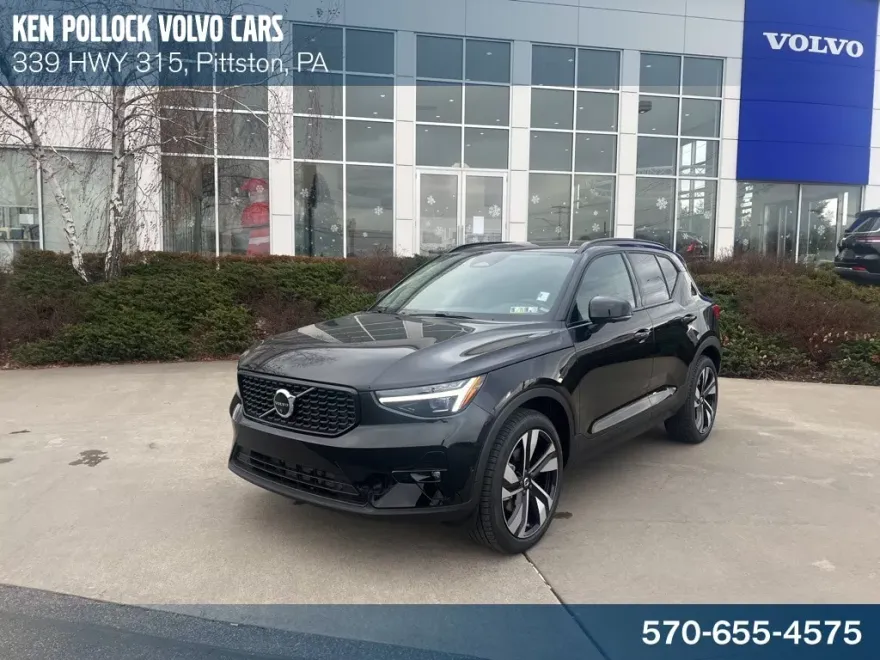 2025 Volvo XC40 photo 1