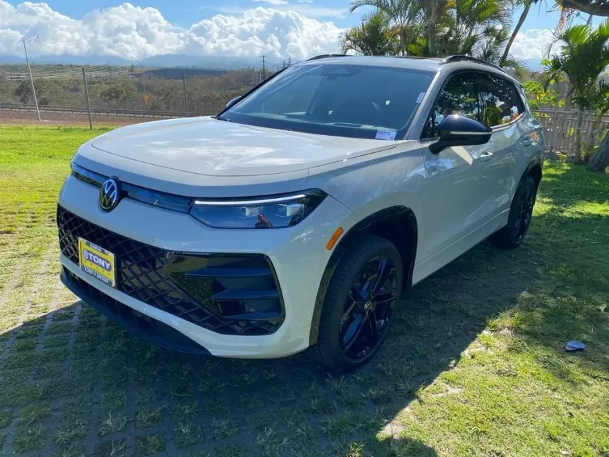 2025 Volkswagen Tiguan SE R-Line Black photo 1