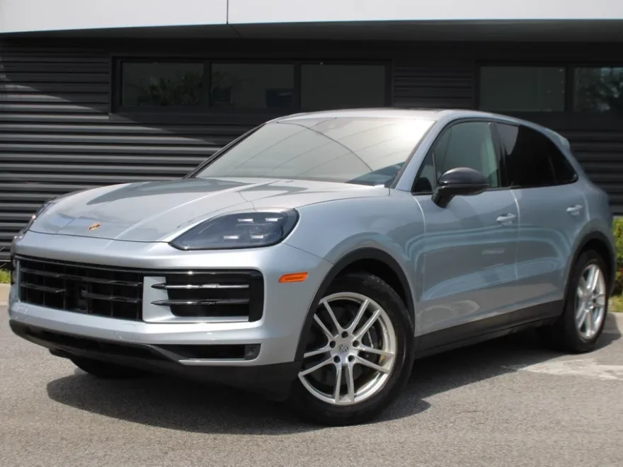 2024 Porsche Cayenne Base photo 1