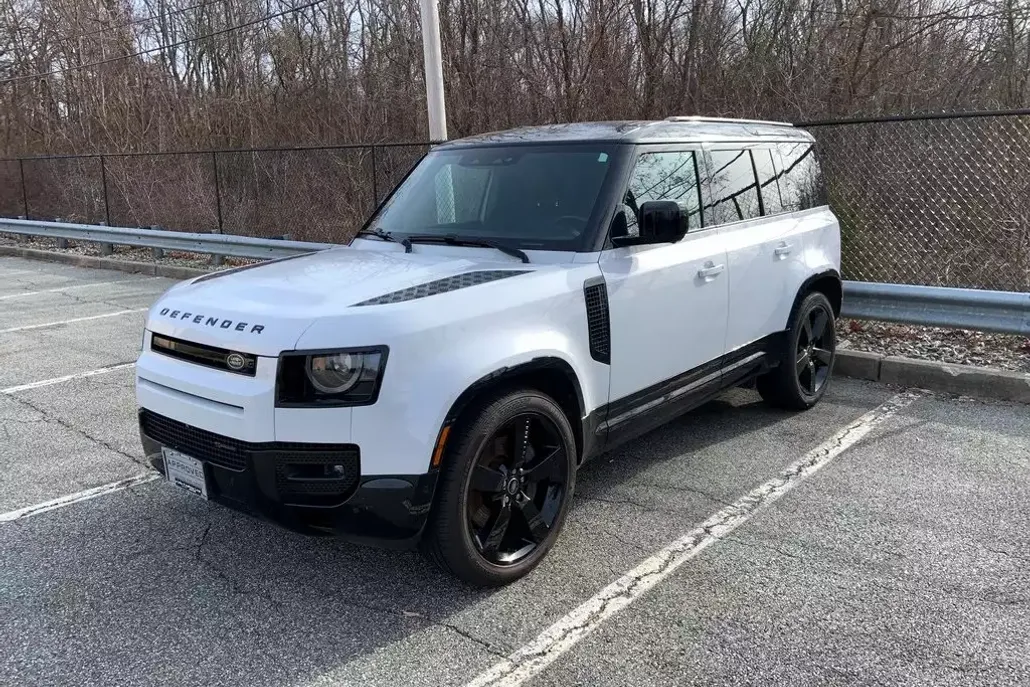 2023 Land Rover Defender 110 X-Dynamic SE photo 1