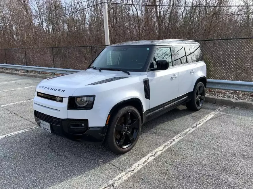 2023 Land Rover Defender 110 X-Dynamic SE photo 1