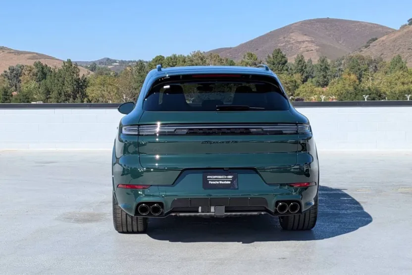 2025 Porsche Cayenne GTS photo 1