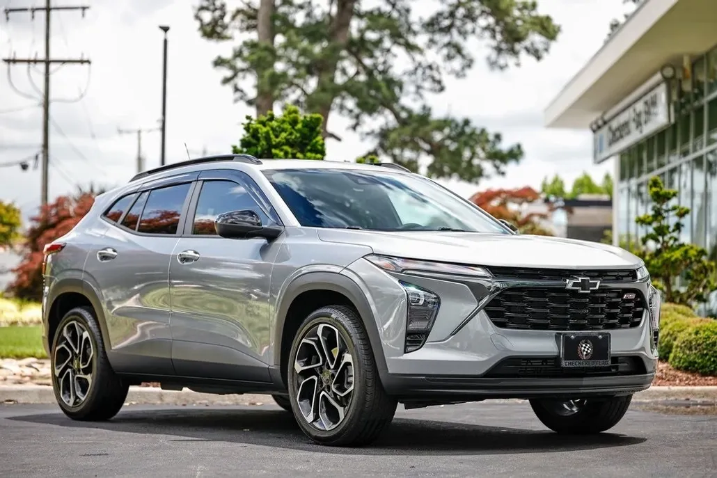 2024 Chevrolet Trax photo 1