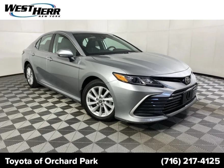 2022 Toyota Camry LE photo 1