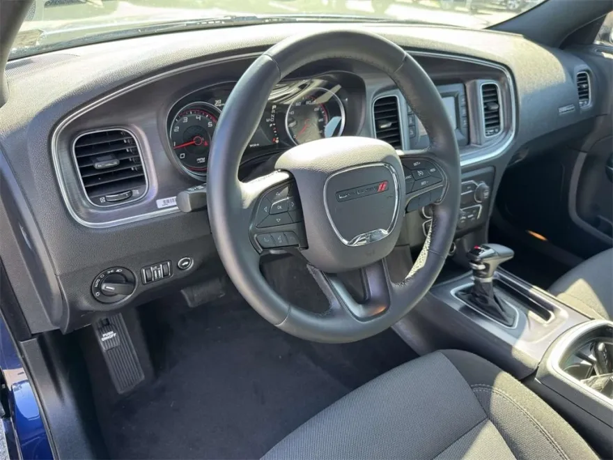 2016 Dodge Charger SE photo 1