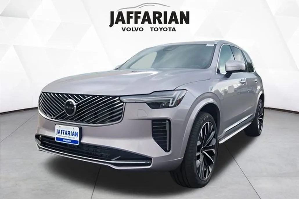 2026 Volvo XC90 B5 Core photo 1
