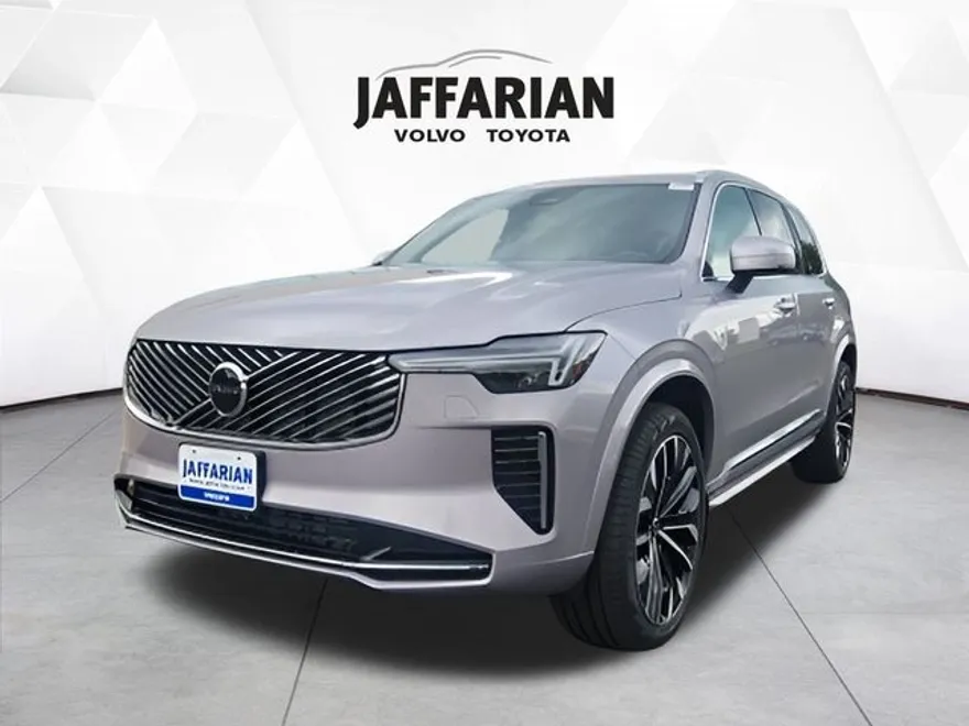 2026 Volvo XC90 B5 Core photo 1