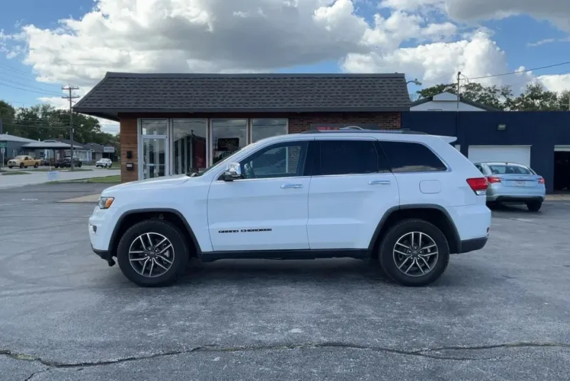 2019 Jeep Grand Cherokee Limited Sport photo 1