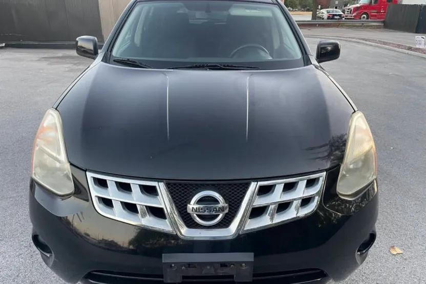 2013 Nissan Rogue SV photo 1
