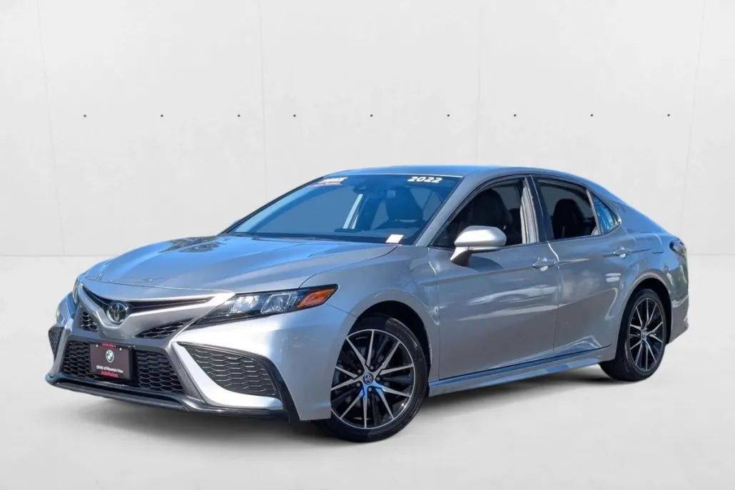 2022 Toyota Camry SE photo 1