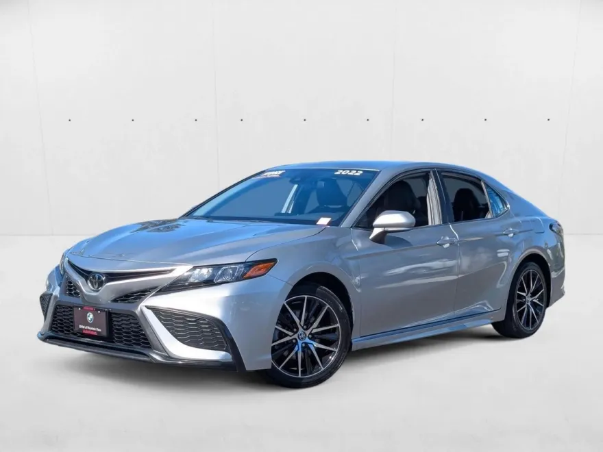 2022 Toyota Camry SE photo 1