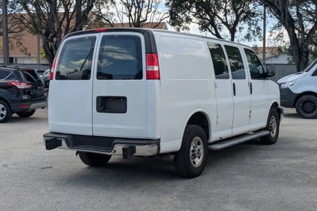 2021 Gmc Savana Cargo 2500 photo 1