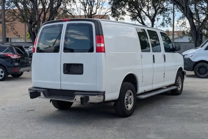 2021 Gmc Savana Cargo 2500 photo 1