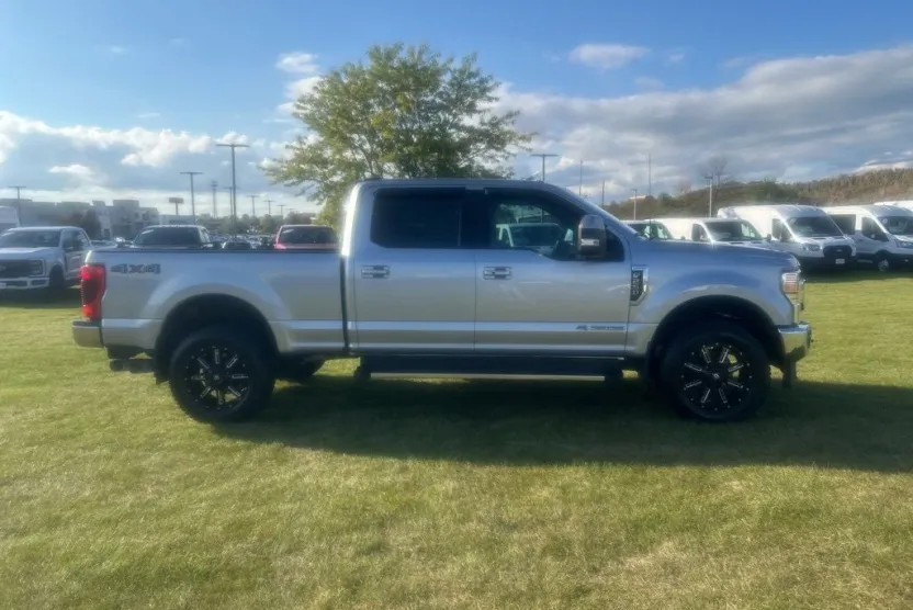 2022 Ford F-250 Lariat photo 1