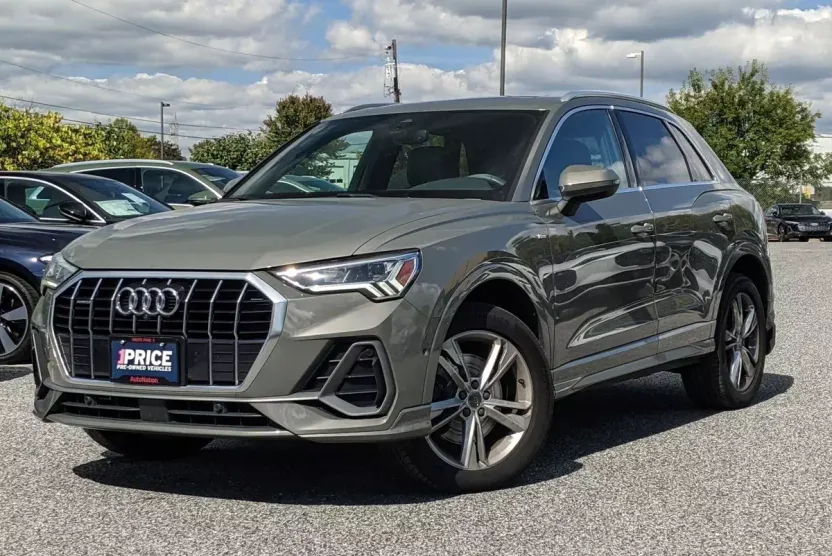 2020 Audi Q3 45 TFSI S line Premium photo 1