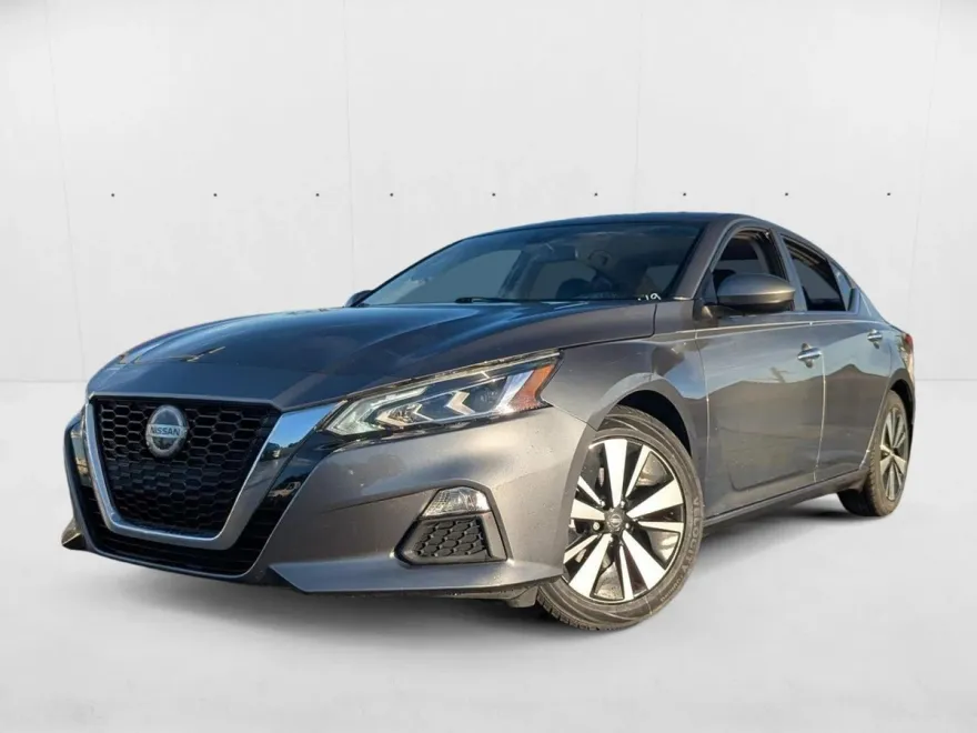 2021 Nissan Altima 2.5 SV photo 1