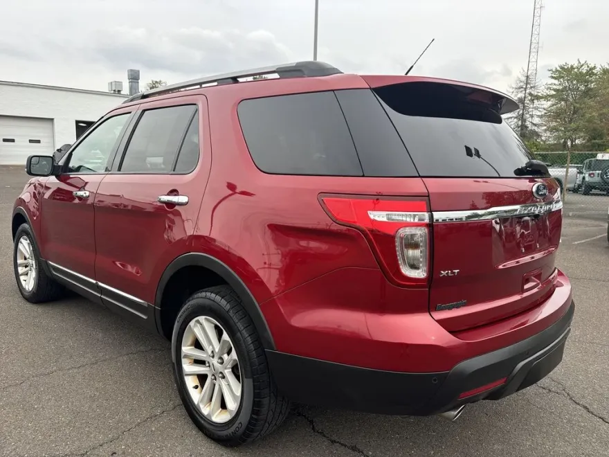 2013 Ford Explorer XLT photo 1