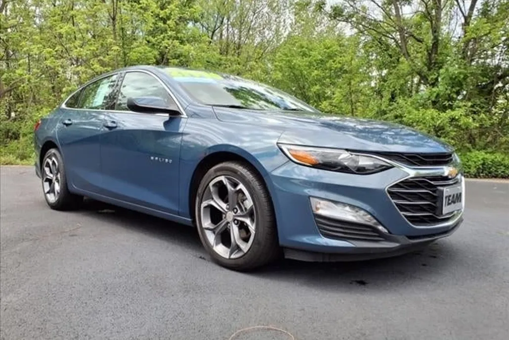 2024 Chevrolet Malibu 1LT photo 1