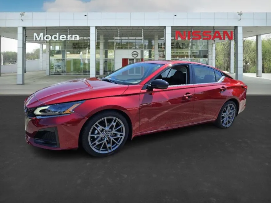 2024 Nissan Altima SR photo 1