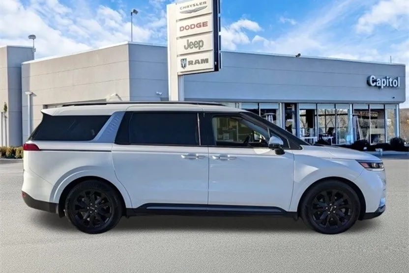 2024 Kia Carnival SX Prestige photo 1