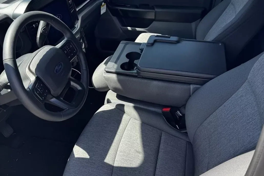 2025 Ford F-150 XL photo 1