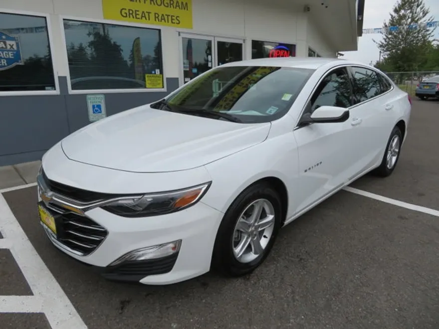 2024 Chevrolet Malibu LS photo 1