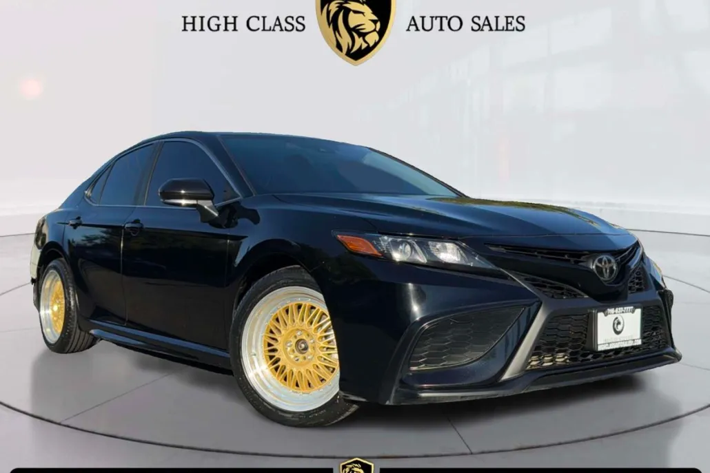 2022 Toyota Camry SE photo 1