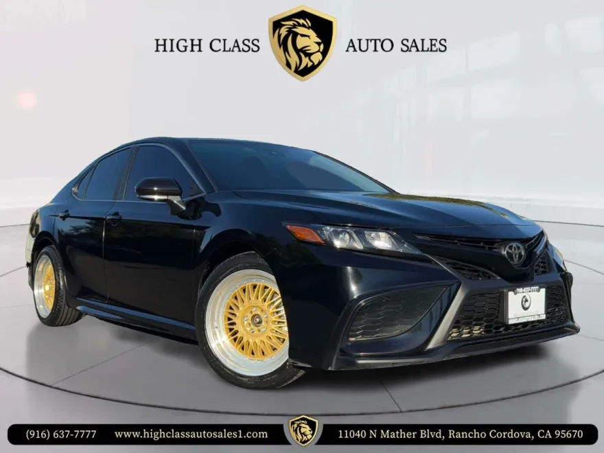 2022 Toyota Camry SE photo 1