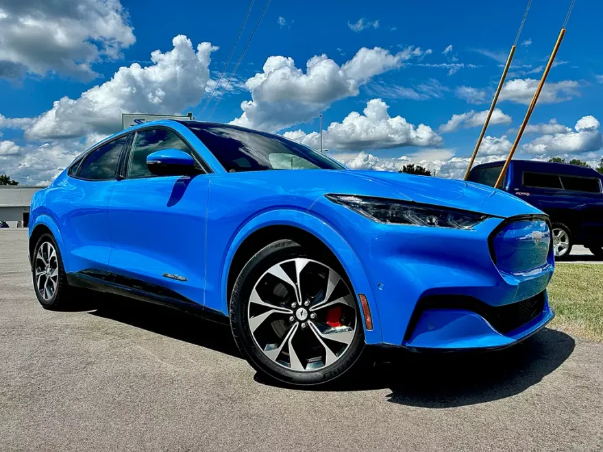 2021 Ford Mustang Mach-E Premium photo 1