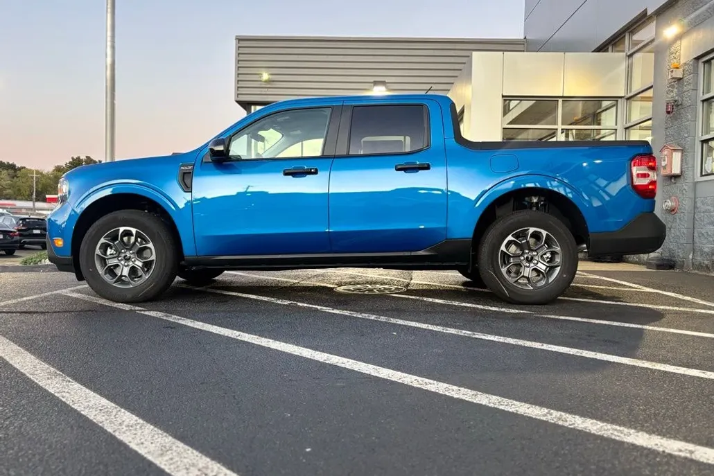 2025 Ford Maverick XLT photo 1