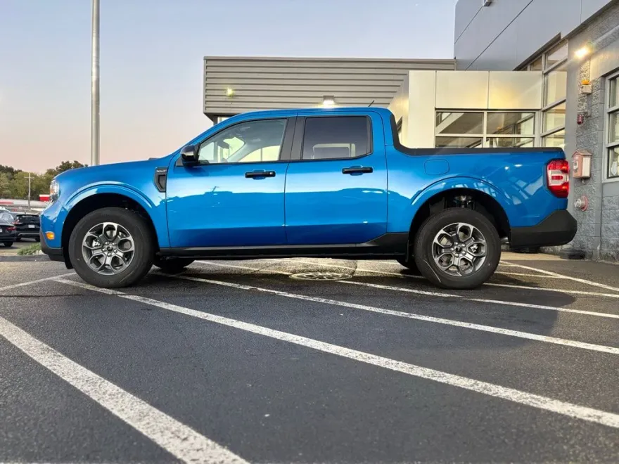 2025 Ford Maverick XLT photo 1