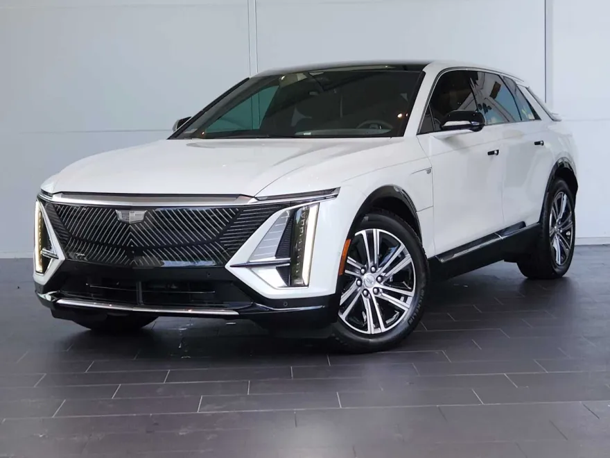 2025 Cadillac Lyriq Luxury photo 1