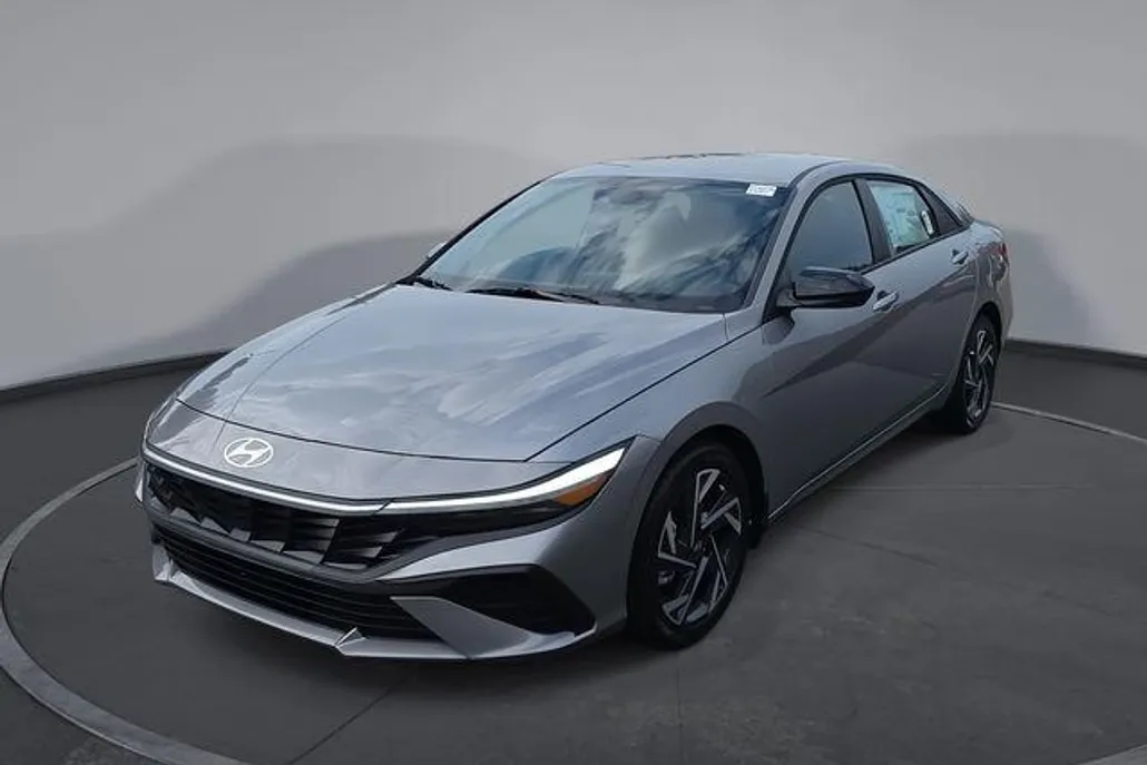2025 Hyundai Elantra SEL Sport photo 1