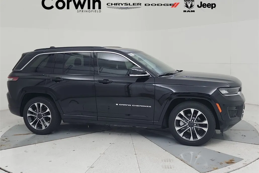 2025 Jeep Grand Cherokee Overland photo 1