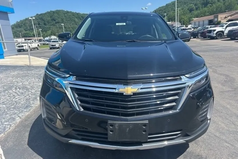 2022 Chevrolet Equinox LT photo 1