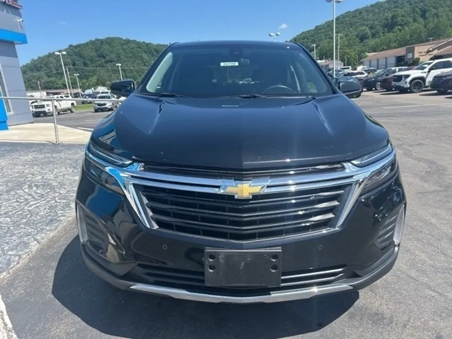 2022 Chevrolet Equinox LT photo 1