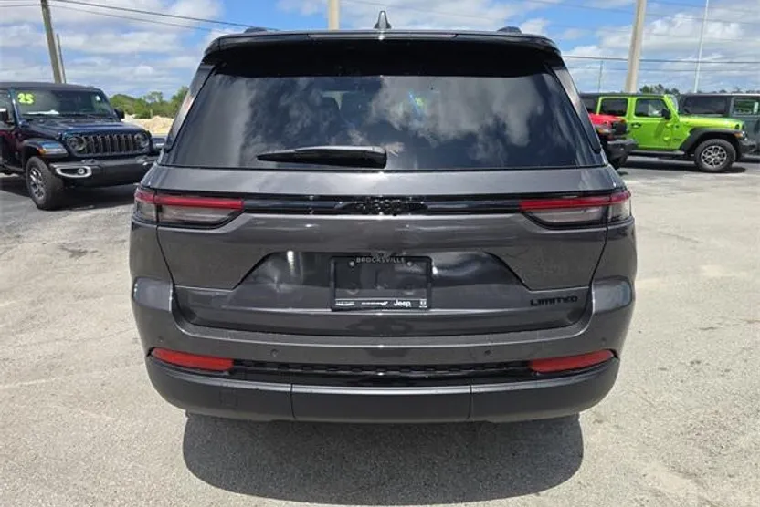 2025 Jeep Grand Cherokee Limited photo 1