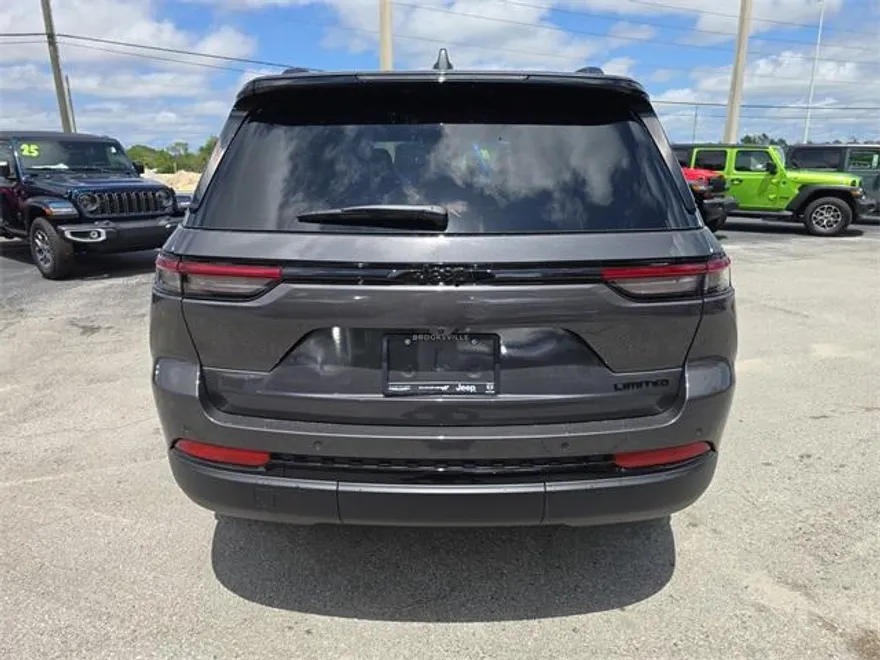 2025 Jeep Grand Cherokee Limited photo 1