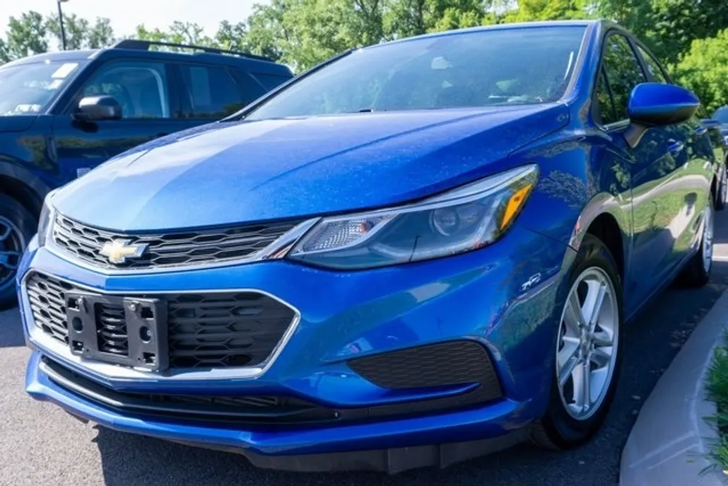 2018 Chevrolet Cruze LT photo 1