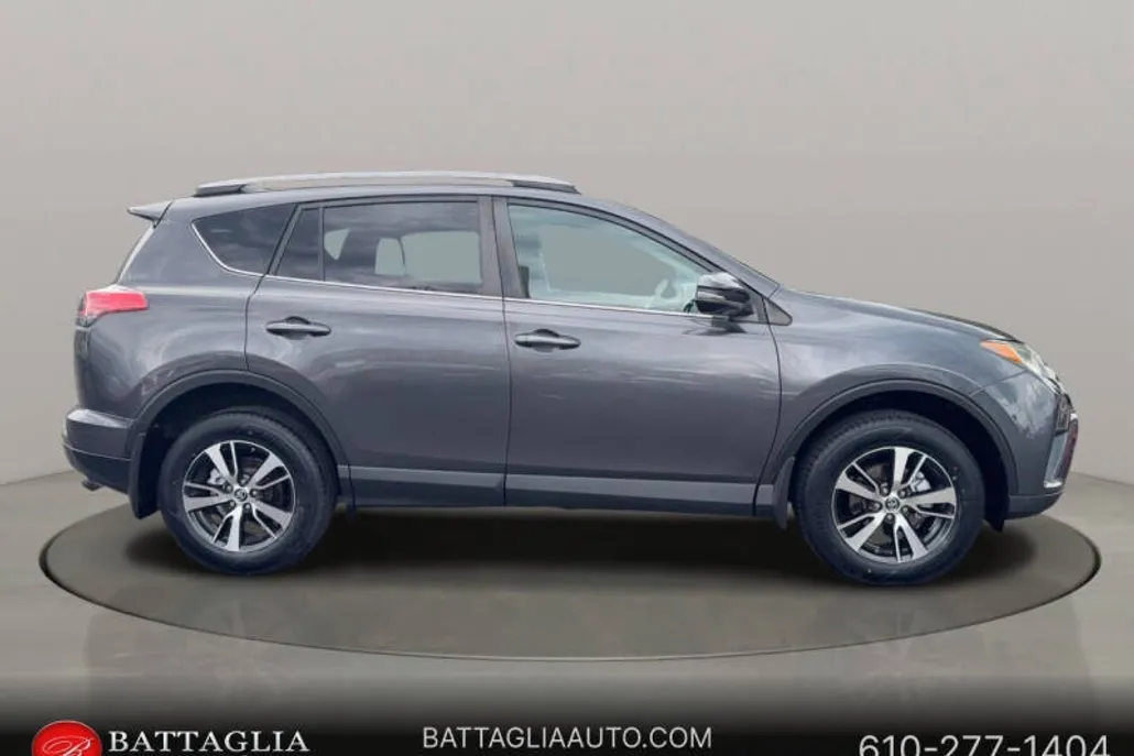 2017 Toyota RAV4 XLE Sport photo 1