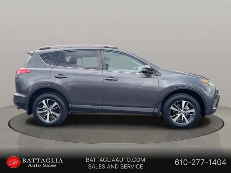 2017 Toyota RAV4 XLE Sport photo 1