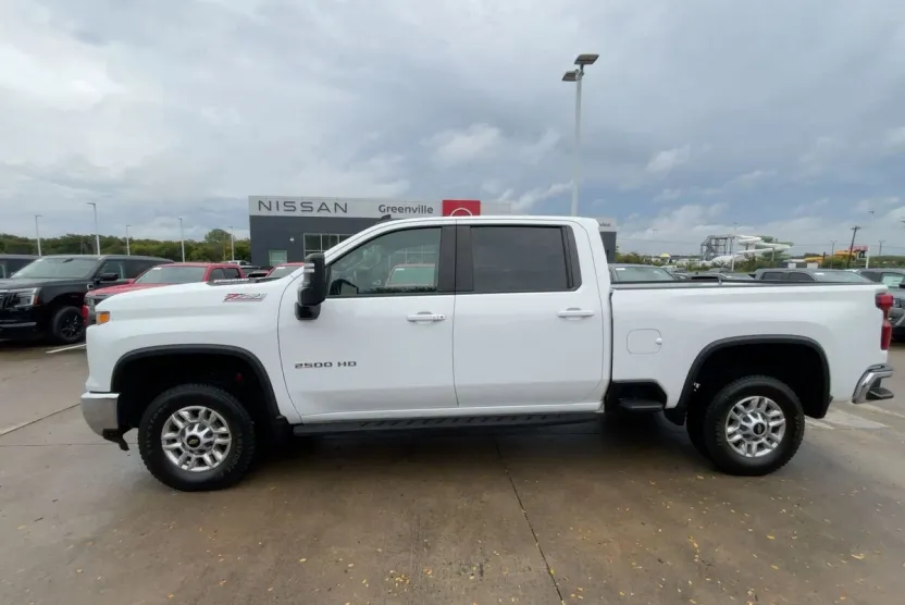 2024 Chevrolet Silverado 2500HD LT photo 1