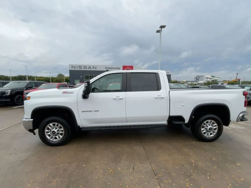 2024 Chevrolet Silverado 2500HD LT photo 1