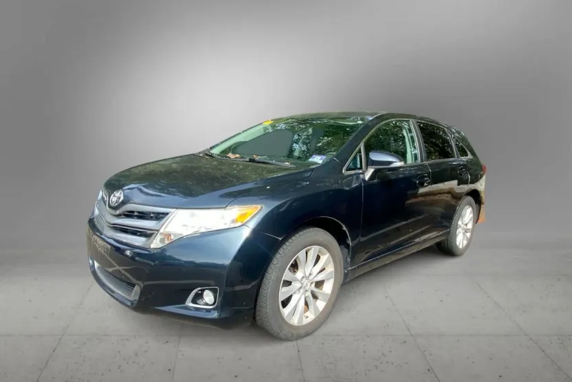 2013 Toyota Venza LE photo 1